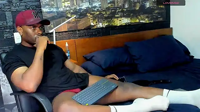 Snapshot of thomas_santtos1 chatting on February 18, 1:11 pm thomas santtos1 online show from February 18, 1:11 pm