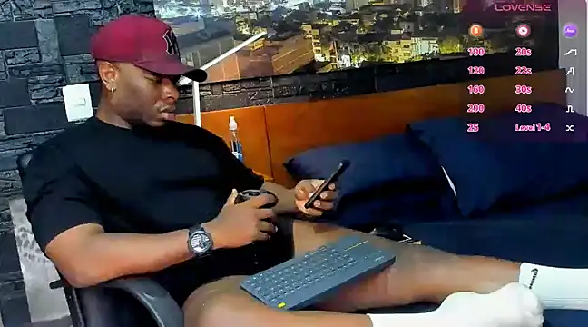 Snapshot of thomas_santtos1 chatting on February 18, 8:03 pm thomas santtos1 online show from February 18, 8:03 pm