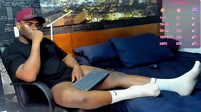 Snapshot of thomas_santtos1 chatting on February 19, 11:04 pm thomas santtos1 online show from February 19, 11:04 pm