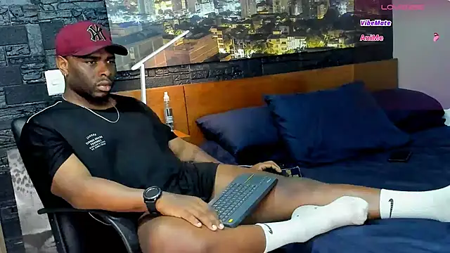 Snapshot of thomas_santtos1 chatting on March 1, 10:10 pm thomas santtos1 online show from March 1, 10:10 pm