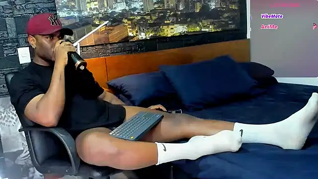 Snapshot of thomas_santtos1 chatting on March 7, 1:18 pm thomas santtos1 online show from March 7, 1:18 pm