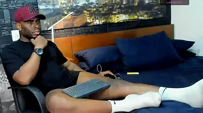 Snapshot of thomas_santtos1 chatting on March 9, 12:00 am thomas santtos1 online show from March 9, 12:00 am