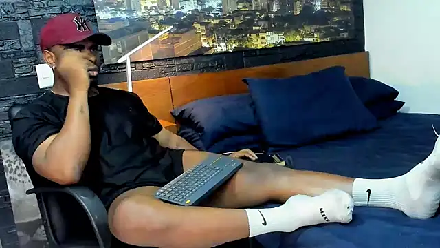 Snapshot of thomas_santtos1 chatting on March 13, 12:59 am thomas santtos1 online show from March 13, 12:59 am