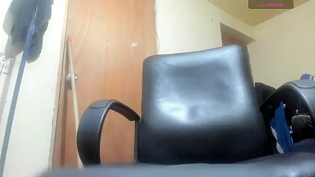 Snapshot of thomas_santtos1 chatting on June 13, 4:32 am thomas santtos1 online show from June 13, 4:32 am