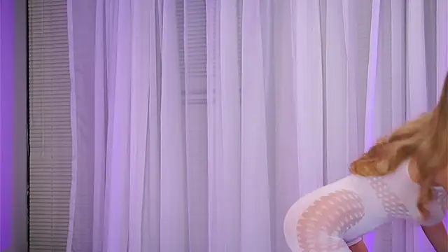 NicoleSarahX online show from December 8, 7:11 pm