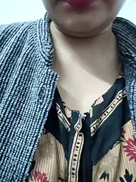 Snapshot of Aaradhya chatting on January 1, 1:15 am Aaradhya online show from January 1, 1:15 am