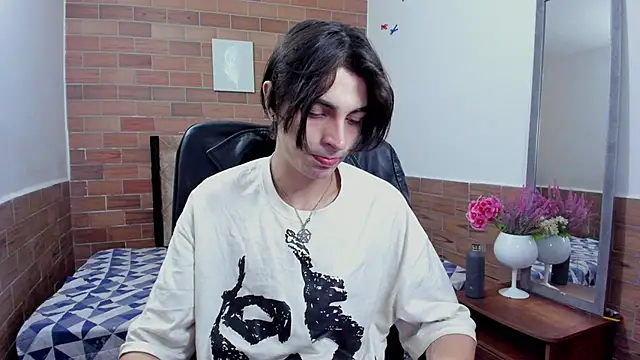 Snapshot of MIKE_HUNTER7 chatting on December 7, 3:36 am MIKE HUNTER7 online show from December 7, 3:36 am