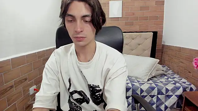 Snapshot of MIKE_HUNTER7 chatting on December 21, 3:47 am MIKE HUNTER7 online show from December 21, 3:47 am