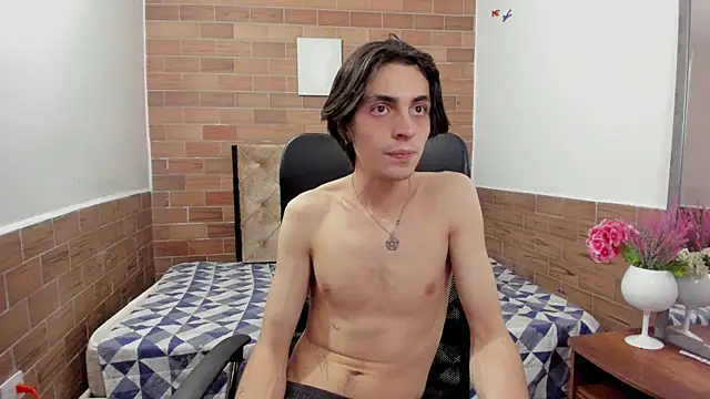 Snapshot of MIKE_HUNTER7 chatting on December 21, 6:52 am MIKE HUNTER7 online show from December 21, 6:52 am