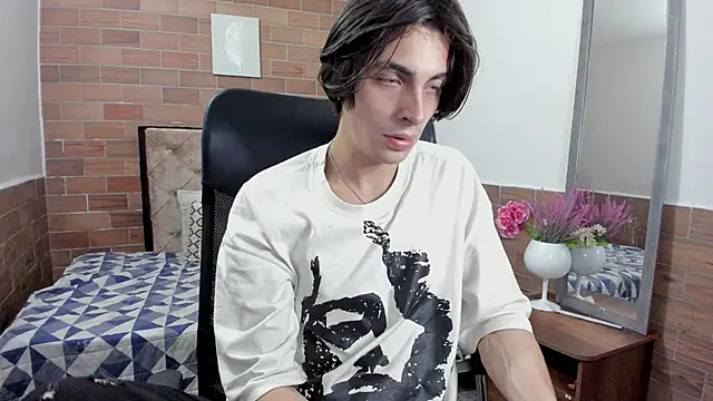 Snapshot of MIKE_HUNTER7 chatting on January 7, 3:57 am MIKE HUNTER7 online show from January 7, 3:57 am