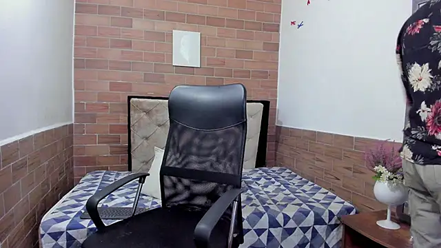 Snapshot of MIKE_HUNTER7 chatting on January 14, 3:53 am MIKE HUNTER7 online show from January 14, 3:53 am