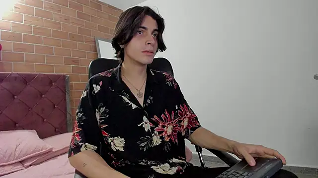 Snapshot of MIKE_HUNTER7 chatting on January 22, 12:17 pm MIKE HUNTER7 online show from January 22, 12:17 pm