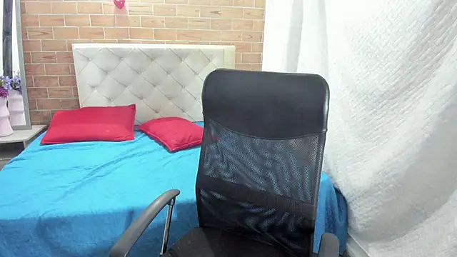 Snapshot of MIKE_HUNTER7 chatting on February 12, 12:22 pm MIKE HUNTER7 online show from February 12, 12:22 pm