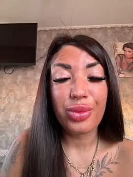 Snapshot of RuslanaXX chatting on October 16, 1:17 am RuslanaXX online show from October 16, 1:17 am