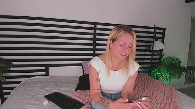 stefanny ruiz  online show from January 8, 12:47 pm