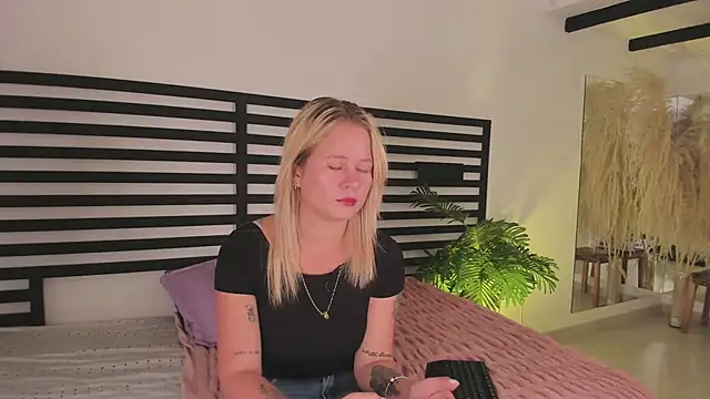 stefanny ruiz  online show from January 9, 12:41 pm