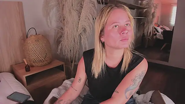 stefanny ruiz  online show from March 10, 4:03 pm