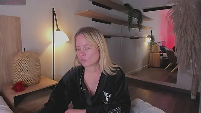 stefanny ruiz  online show from March 13, 4:23 pm