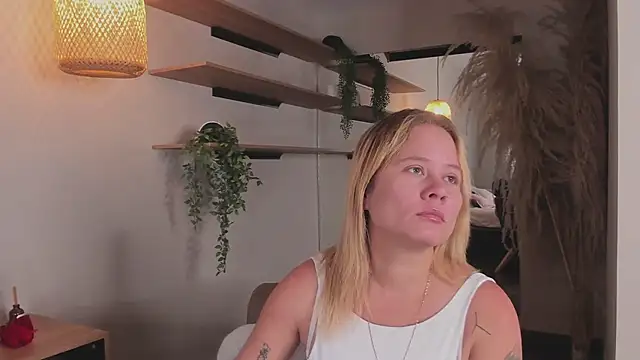 stefanny ruiz  online show from March 19, 12:34 pm