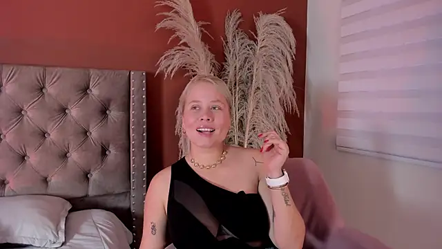 stefanny ruiz  online show from January 9, 12:41 pm