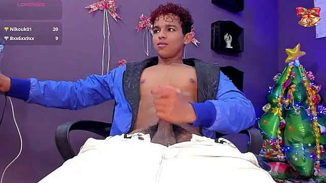 Snapshot of Noah_Smith04 chatting on December 30, 6:16 pm Noah Smith04 online show from December 30, 6:16 pm