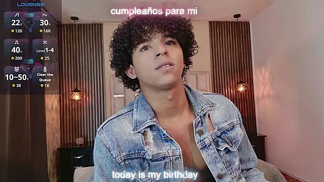 Snapshot of Noah_Smith04 chatting on January 7, 11:40 pm Noah Smith04 online show from January 7, 11:40 pm