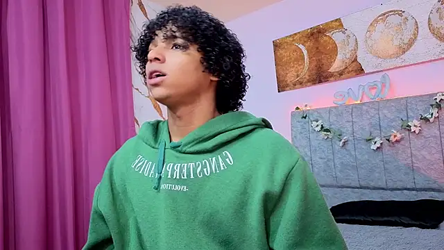 Snapshot of Noah_Smith04 chatting on March 4, 12:44 pm Noah Smith04 online show from March 4, 12:44 pm