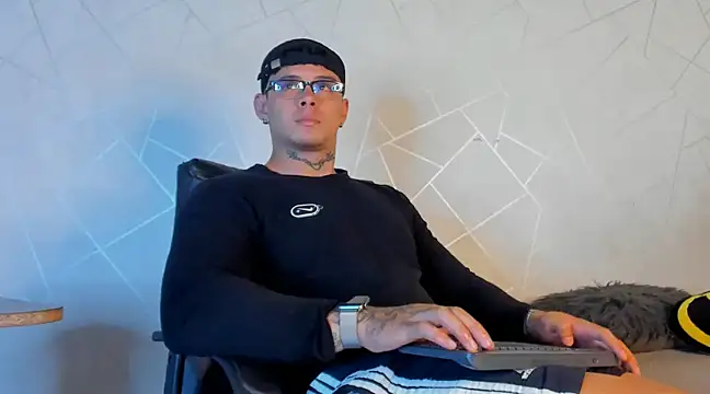 NoahhBrown online show from January 10, 3:29 am