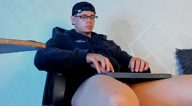 NoahhBrown online show from January 12, 7:11 am