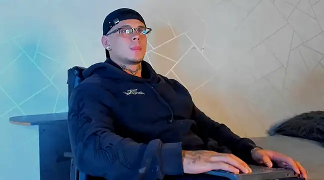 NoahhBrown online show from January 18, 3:20 am