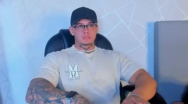 NoahhBrown online show from February 8, 2:58 am