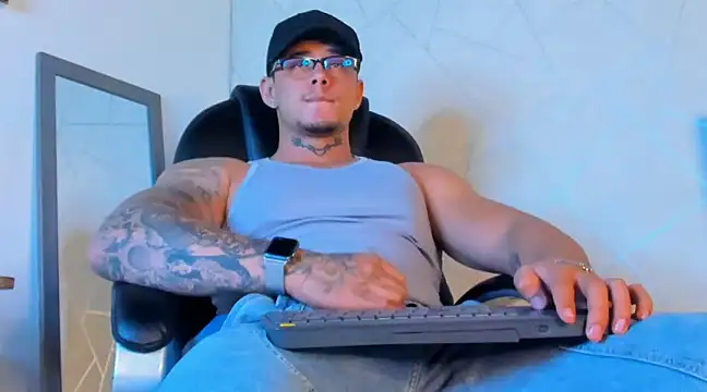 NoahhBrown online show from February 20, 6:39 am