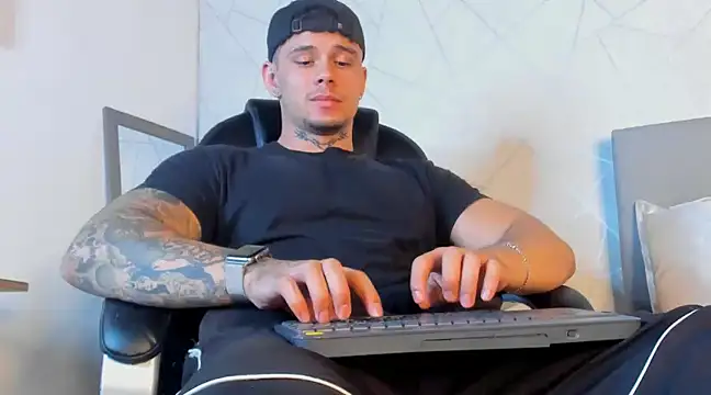 NoahhBrown online show from March 5, 3:08 am