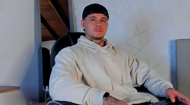 NoahhBrown online show from March 23, 3:32 am