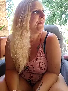BecciDeluxe online show from May 31, 11:17 am