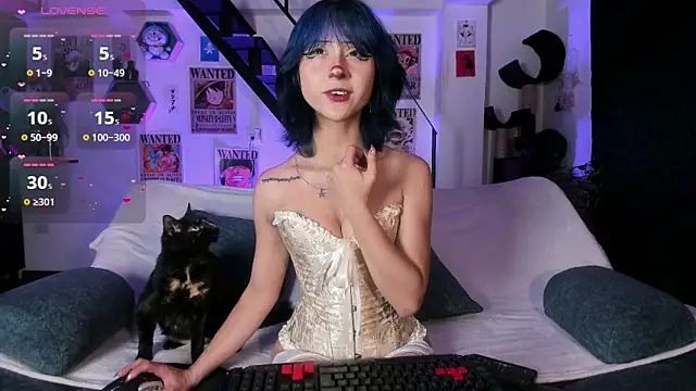 Snapshot of MonxxsLove chatting on October 2, 3:24 am MonxxsLove online show from October 2, 3:24 am