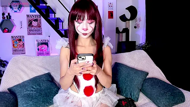 Snapshot of MonxxsLove chatting on October 10, 3:05 am MonxxsLove online show from October 10, 3:05 am