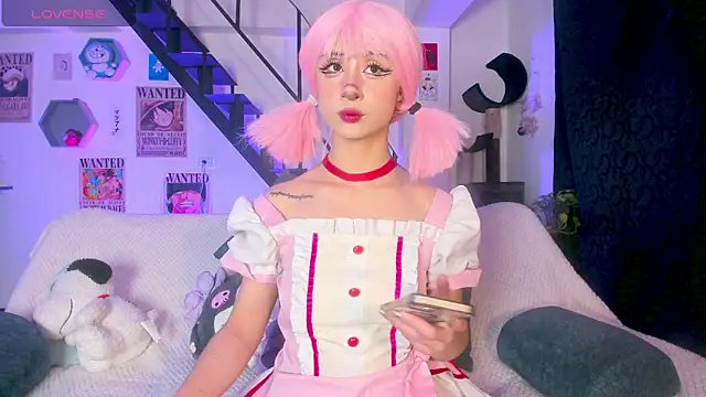 Snapshot of MonxxsLove chatting on February 11, 4:39 am MonxxsLove online show from February 11, 4:39 am