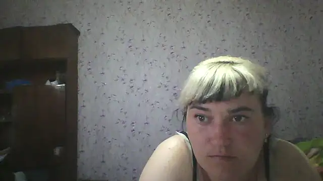 HollyLaBerry online show from June 5, 1:06 pm