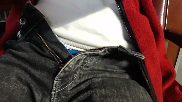 Snapshot of smoothandtiny chatting on March 4, 3:15 pm smoothandtiny online show from March 4, 3:15 pm