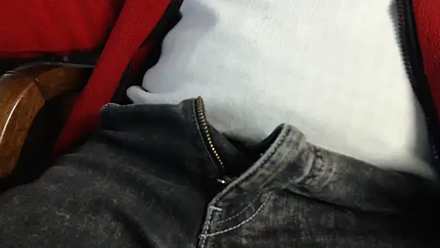 Snapshot of smoothandtiny chatting on March 5, 12:11 pm smoothandtiny online show from March 5, 12:11 pm