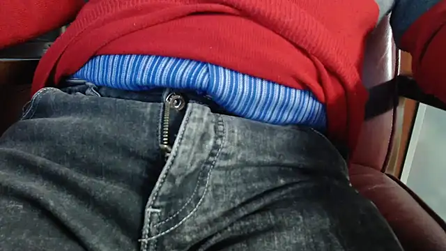 Snapshot of smoothandtiny chatting on March 22, 6:43 am smoothandtiny online show from March 22, 6:43 am