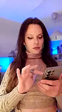 Snapshot of Luna_Kitanna chatting on January 19, 12:06 am Luna Kitanna online show from January 19, 12:06 am