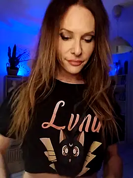 Snapshot of Luna_Kitanna chatting on September 9, 8:08 pm Luna Kitanna online show from September 9, 8:08 pm