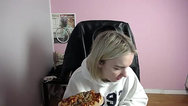 viktoria lovely online show from March 27, 8:09 am