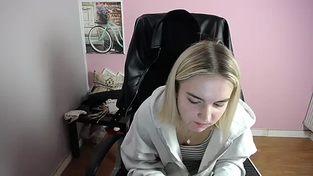 viktoria lovely online show from April 17, 7:00 am