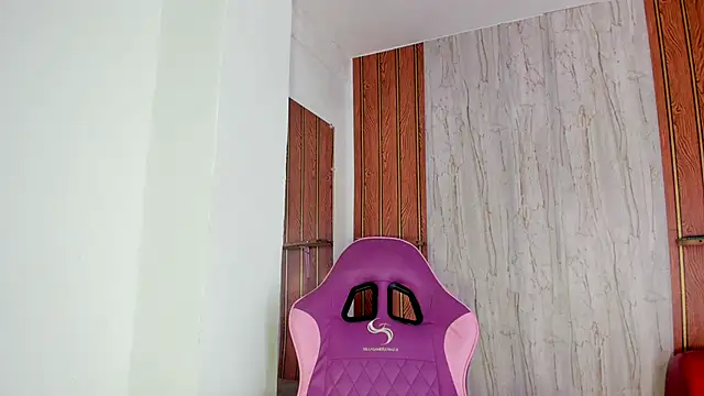 Alika01 online show from October 4, 1:42 pm