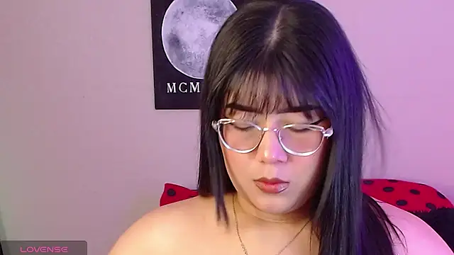 AlexaKimm online show from April 13, 1:27 pm