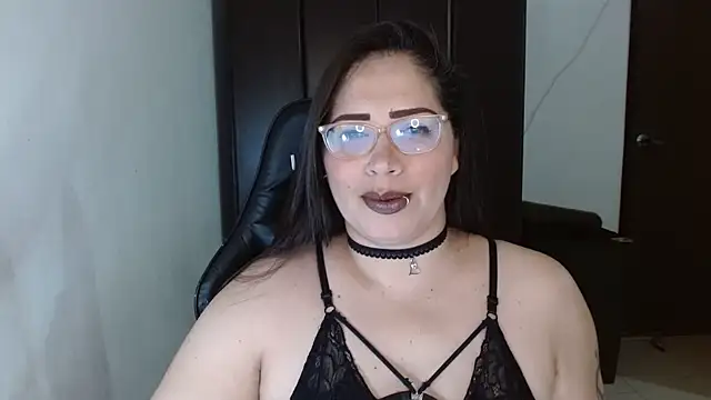 natashasmithe online show from October 7, 9:23 pm