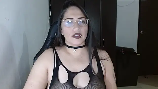 natashasmithe online show from November 17, 1:00 am